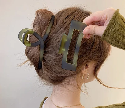 קליפס שיער לנשים מפלסטיק